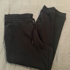 32 ° Black Jogger Pants